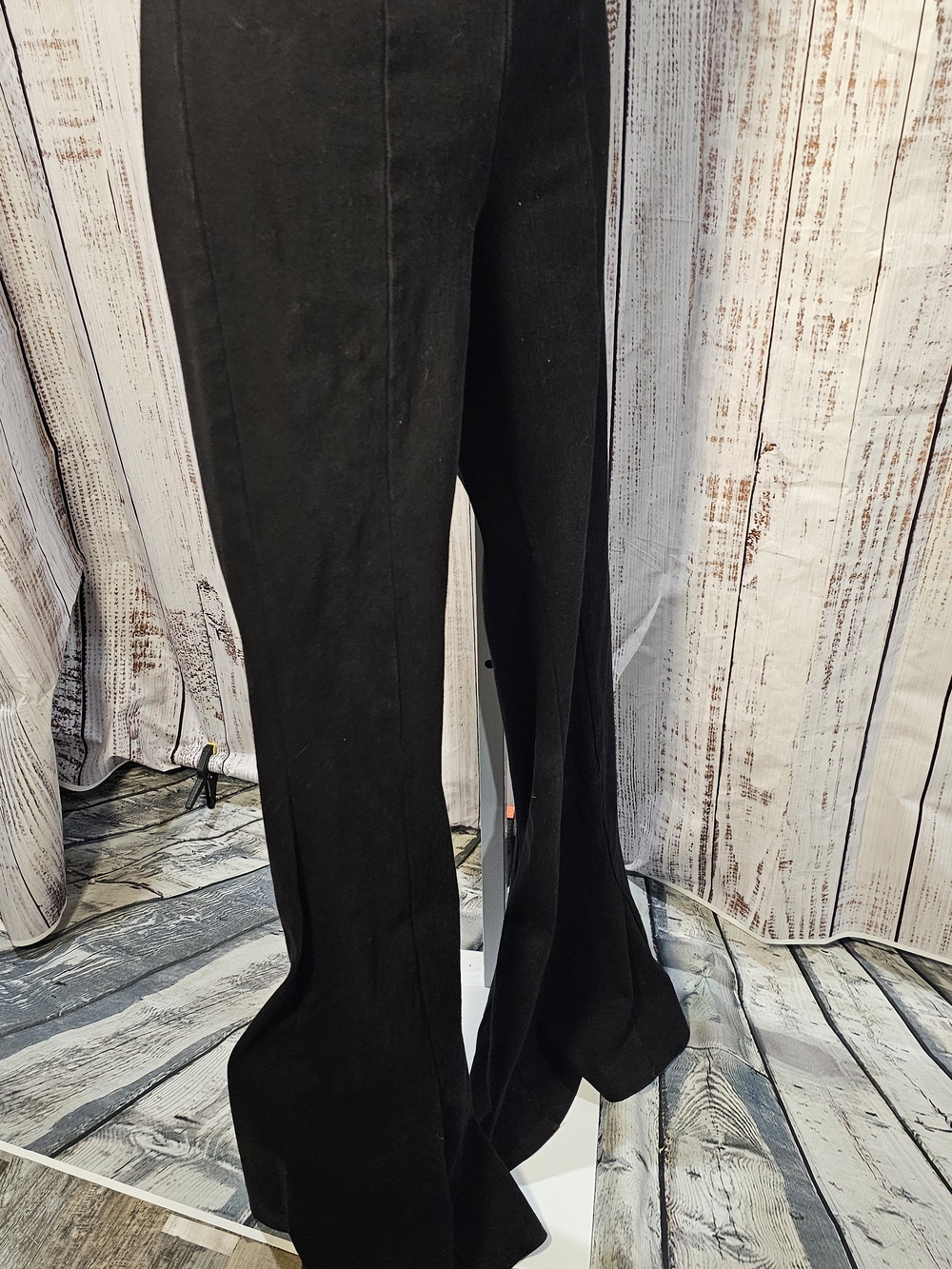 TITLE
Good American Women's Black High Rise Pull-On Flare Pants Size Medium - Picture 3 of 5